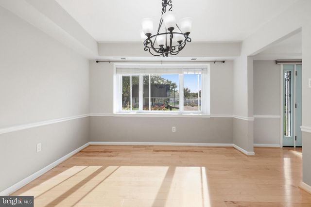 4111 MEADOW HILL LN, Fairfax, VA 22033