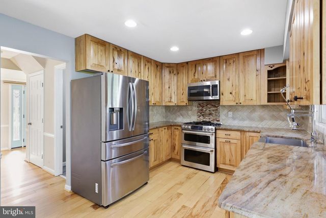 4111 MEADOW HILL LN, Fairfax, VA 22033