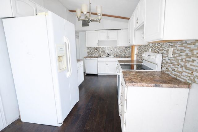 115 Windward Ct, Newton, KS 67114