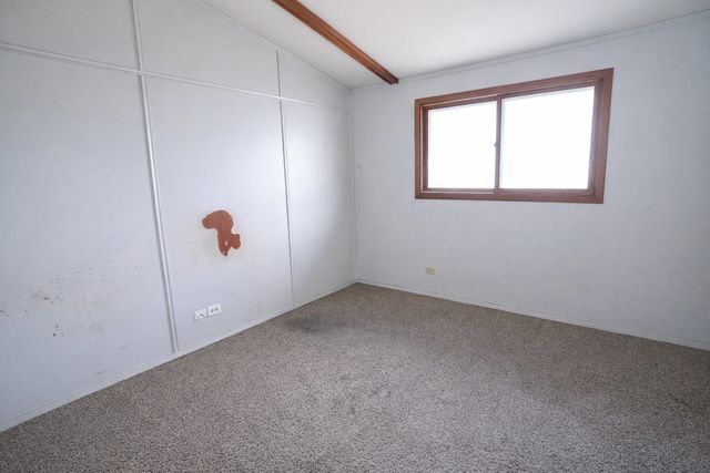 115 Windward Ct, Newton, KS 67114