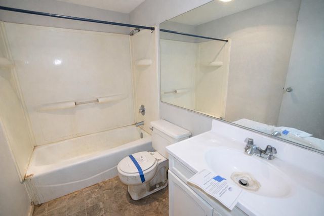 115 Windward Ct, Newton, KS 67114