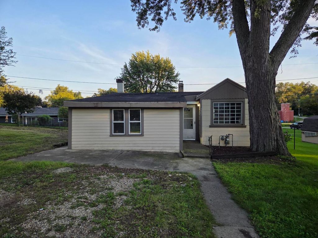 7301 Chippewa Drive, Wonder Lake, IL 60097