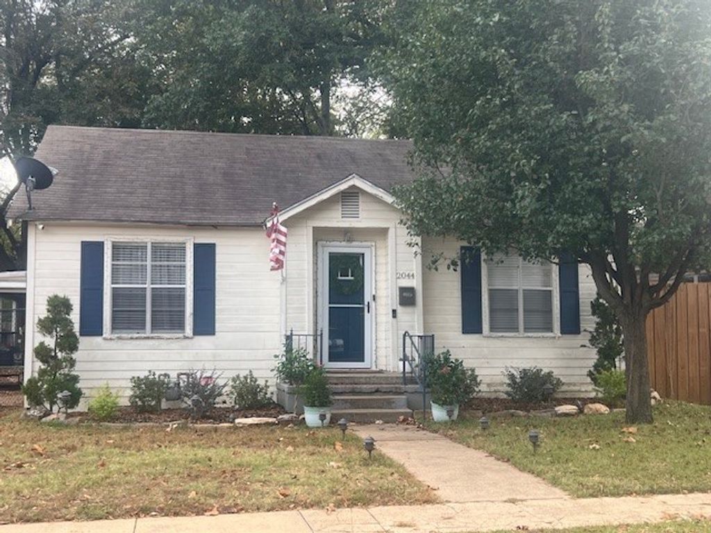 2044 Cleveland Street, Paris, TX 75460