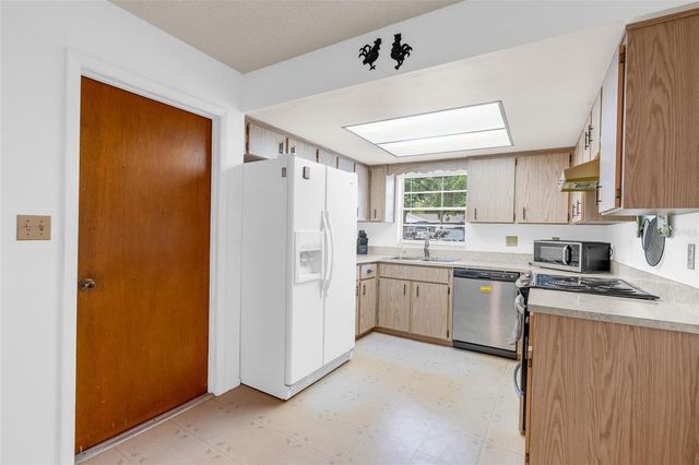 805 E 11TH AVENUE, New Smyrna Beach, FL 32169