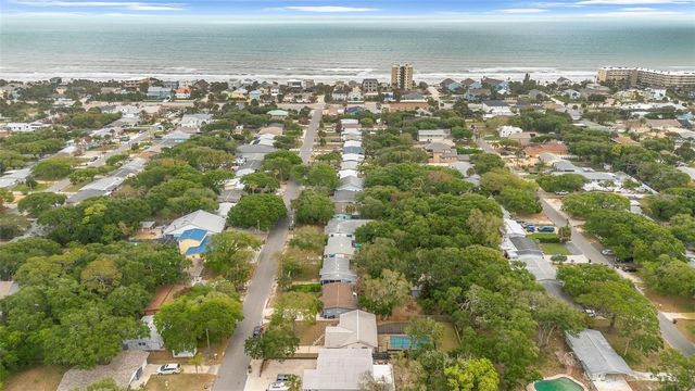 805 E 11TH AVENUE, New Smyrna Beach, FL 32169