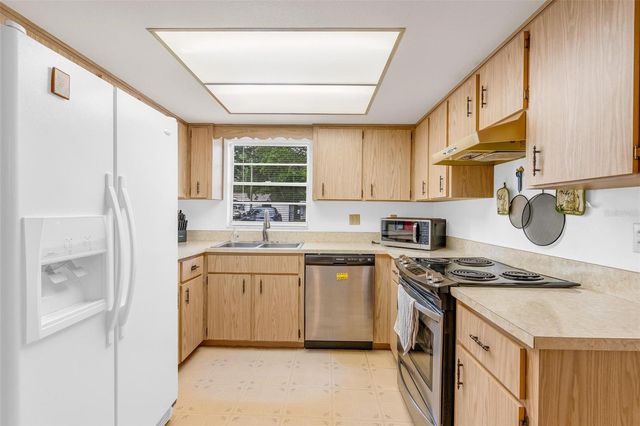 805 E 11TH AVENUE, New Smyrna Beach, FL 32169