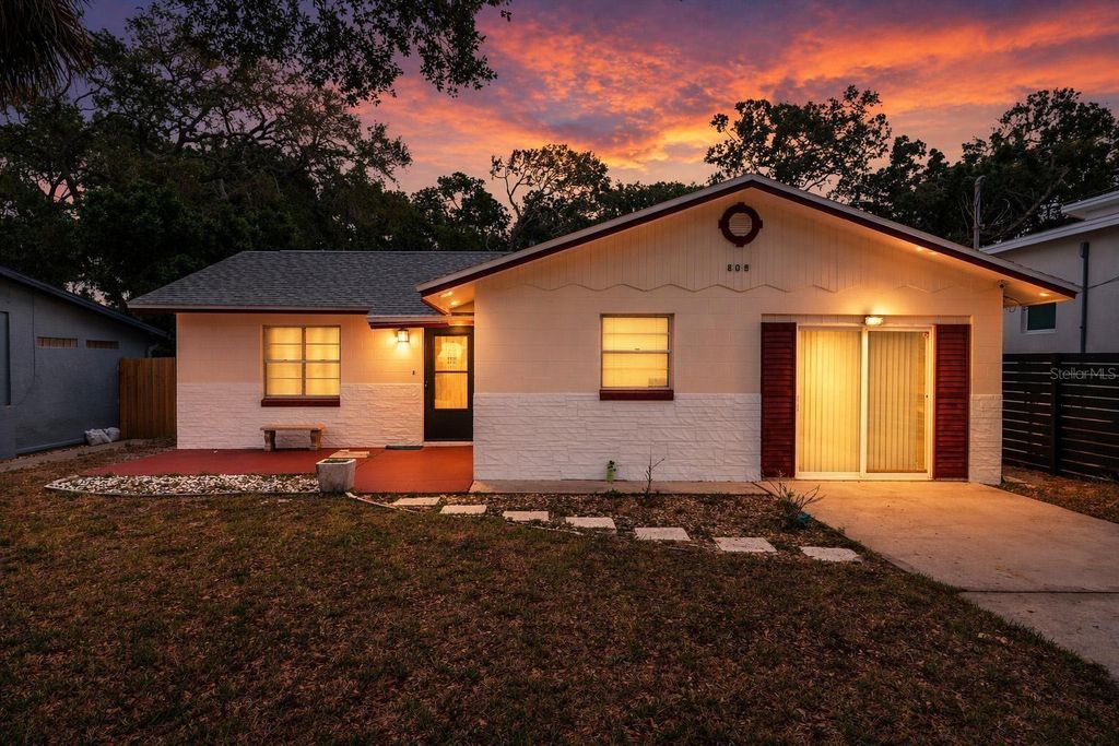 805 E 11TH AVENUE, New Smyrna Beach, FL 32169