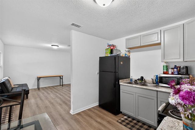 128 E 145TH AVENUE, Tampa, FL 33613