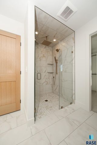 2408 S Galena Ct Court, Sioux Falls, SD 57110