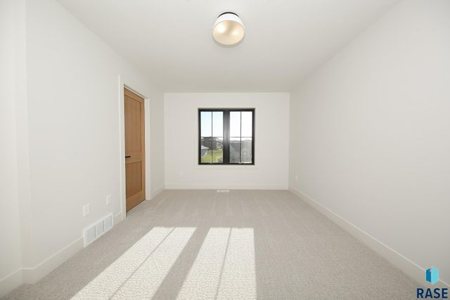 2408 S Galena Ct Court, Sioux Falls, SD 57110