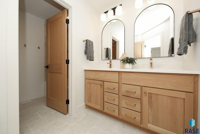 2408 S Galena Ct Court, Sioux Falls, SD 57110