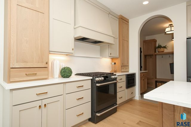 2408 S Galena Ct Court, Sioux Falls, SD 57110