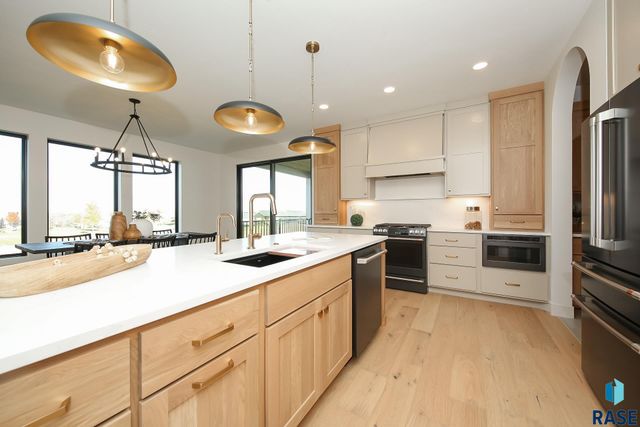 2408 S Galena Ct Court, Sioux Falls, SD 57110