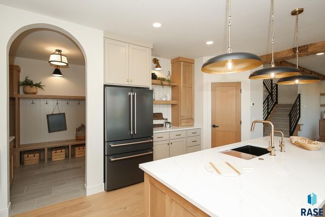 2408 S Galena Ct Court, Sioux Falls, SD 57110