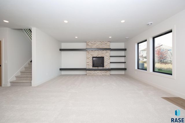 2408 S Galena Ct Court, Sioux Falls, SD 57110