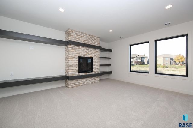 2408 S Galena Ct Court, Sioux Falls, SD 57110