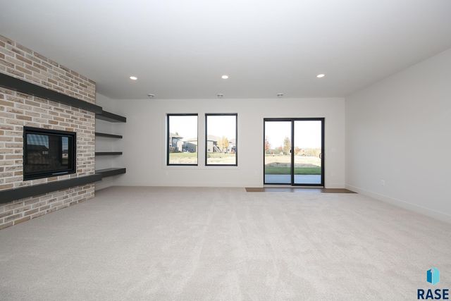 2408 S Galena Ct Court, Sioux Falls, SD 57110