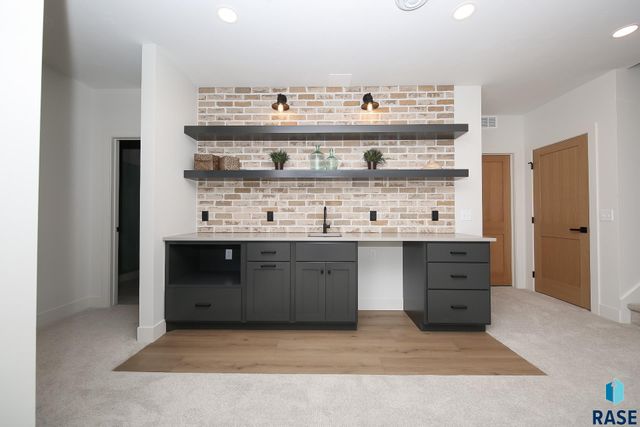 2408 S Galena Ct Court, Sioux Falls, SD 57110