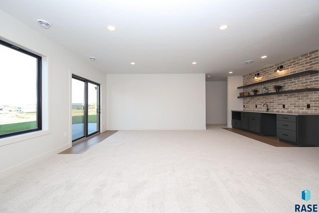 2408 S Galena Ct Court, Sioux Falls, SD 57110