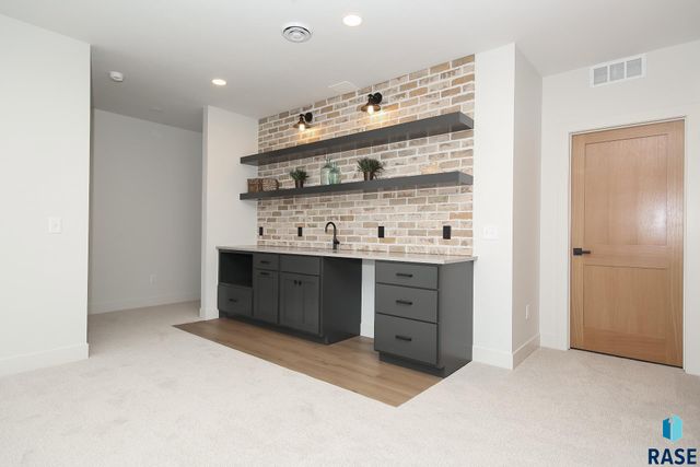 2408 S Galena Ct Court, Sioux Falls, SD 57110