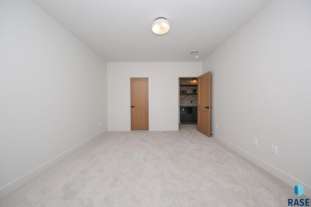 2408 S Galena Ct Court, Sioux Falls, SD 57110