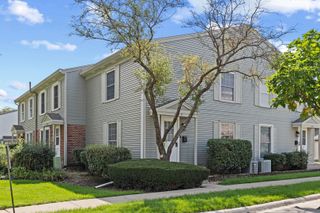 1171 Bunker Hill Court D, Wheaton, IL 60189