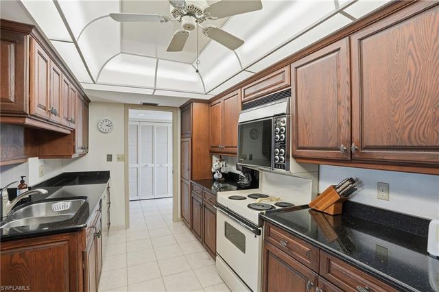 11 Bluebill AVE # 203, Naples, FL 34108