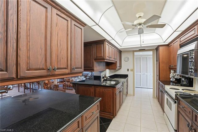 11 Bluebill AVE # 203, Naples, FL 34108