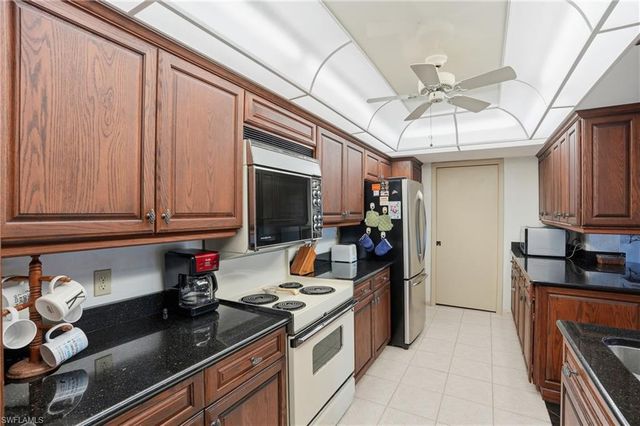 11 Bluebill AVE # 203, Naples, FL 34108