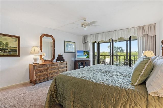 11 Bluebill AVE # 203, Naples, FL 34108