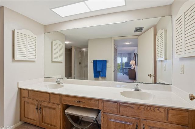 11 Bluebill AVE # 203, Naples, FL 34108