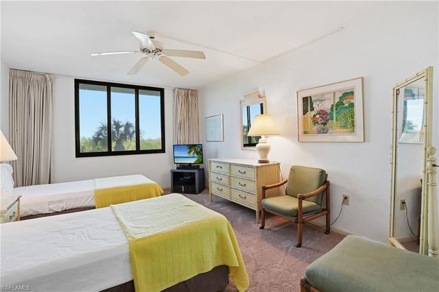 11 Bluebill AVE # 203, Naples, FL 34108