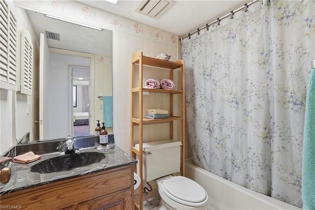 11 Bluebill AVE # 203, Naples, FL 34108