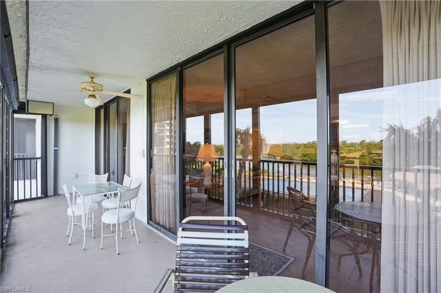 11 Bluebill AVE # 203, Naples, FL 34108