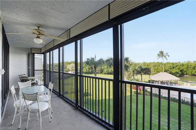 11 Bluebill AVE # 203, Naples, FL 34108