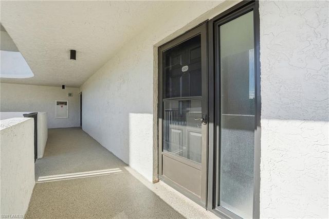 11 Bluebill AVE # 203, Naples, FL 34108