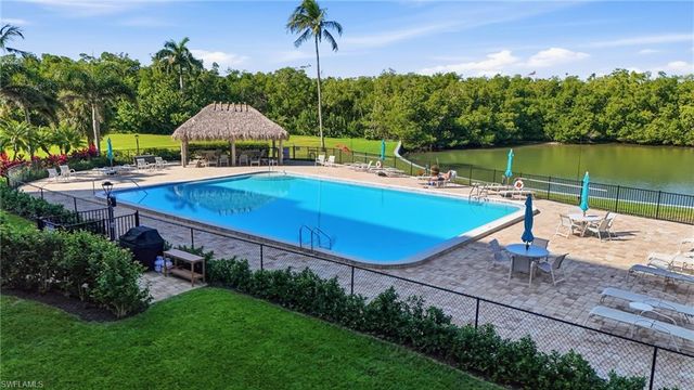 11 Bluebill AVE # 203, Naples, FL 34108