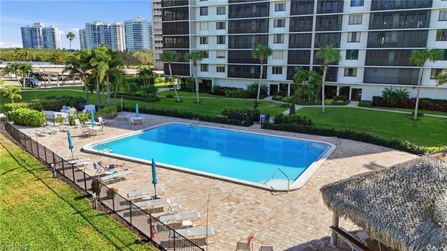 11 Bluebill AVE # 203, Naples, FL 34108