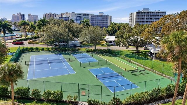 11 Bluebill AVE # 203, Naples, FL 34108