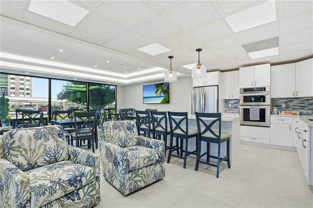 11 Bluebill AVE # 203, Naples, FL 34108