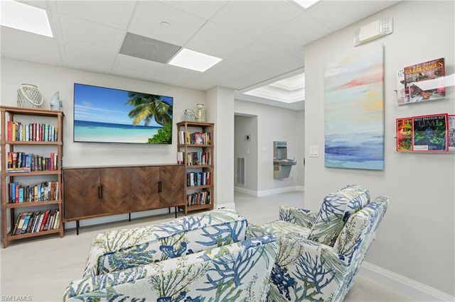 11 Bluebill AVE # 203, Naples, FL 34108