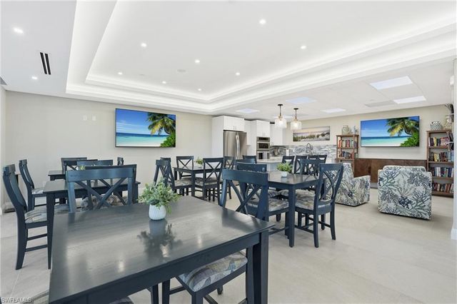 11 Bluebill AVE # 203, Naples, FL 34108