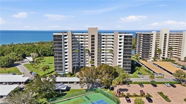 11 Bluebill AVE # 203, Naples, FL 34108