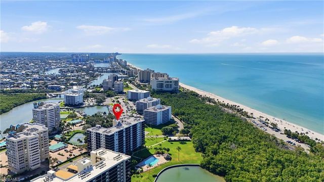 11 Bluebill AVE # 203, Naples, FL 34108