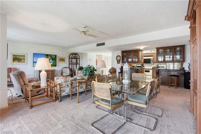 11 Bluebill AVE # 203, Naples, FL 34108