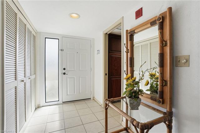 11 Bluebill AVE # 203, Naples, FL 34108