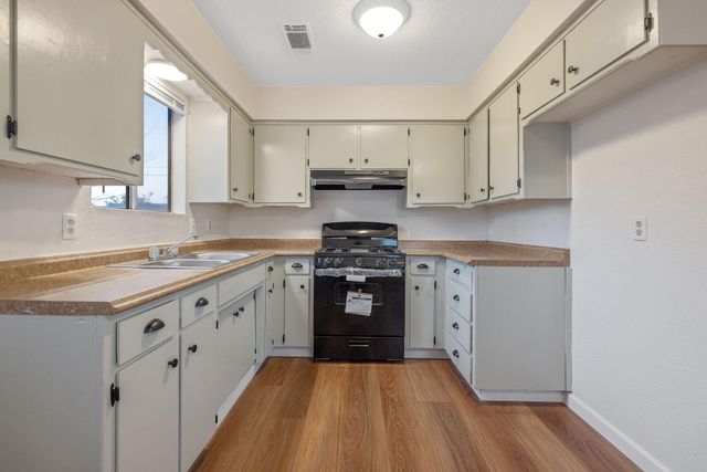 1399 Carla Avenue, Pixley, CA 93256