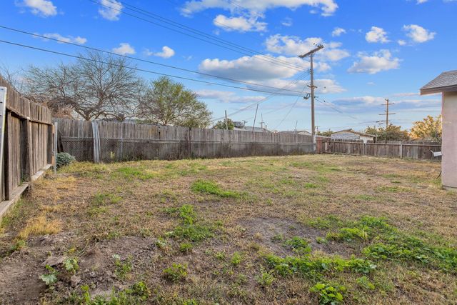 1399 Carla Avenue, Pixley, CA 93256