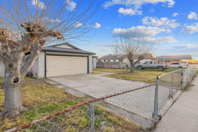 1399 Carla Avenue, Pixley, CA 93256