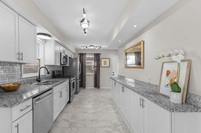 5016 Penn Avenue N, Minneapolis, MN 55430